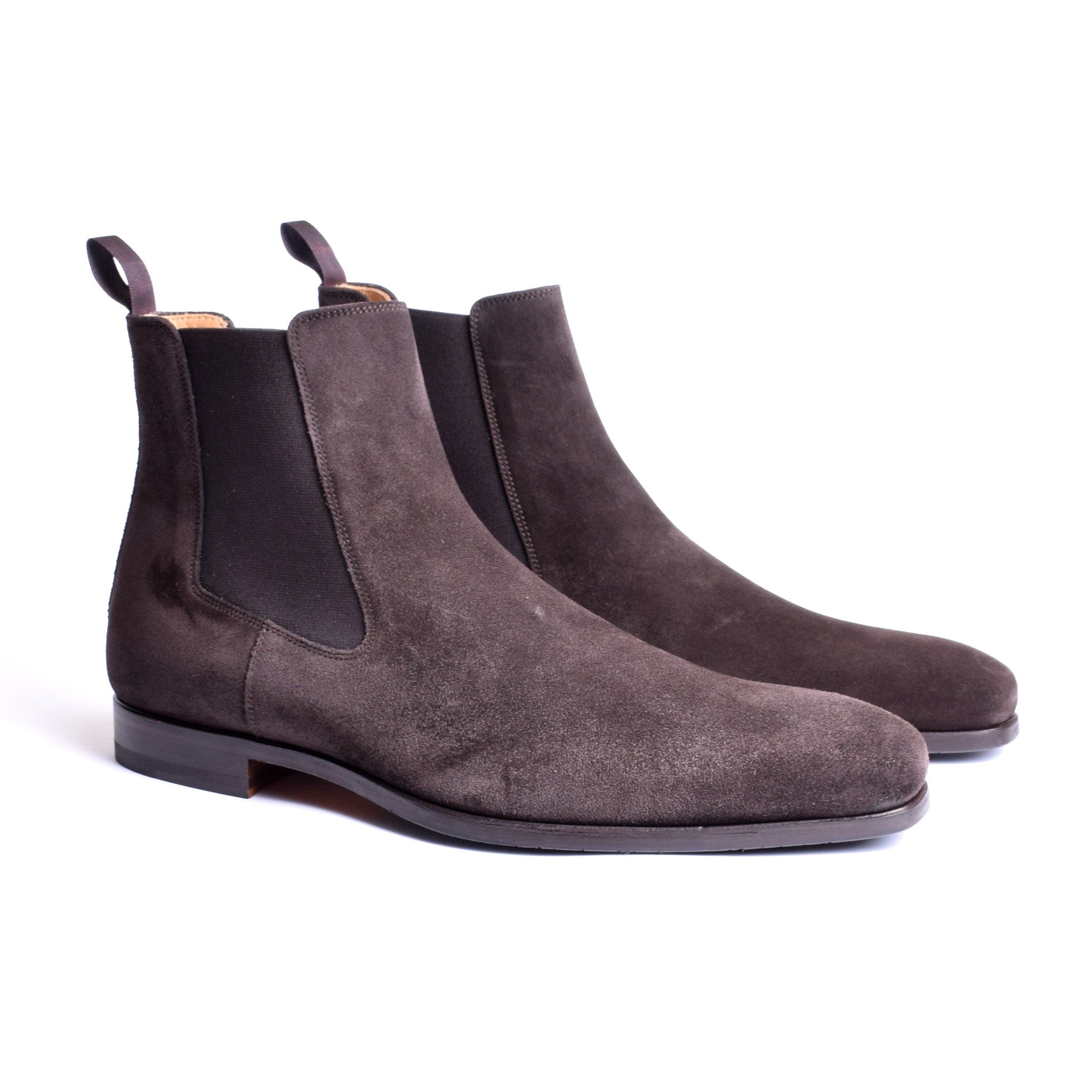 Suede Urban Charm: Magnanni Brown Suede Chelsea Boot
