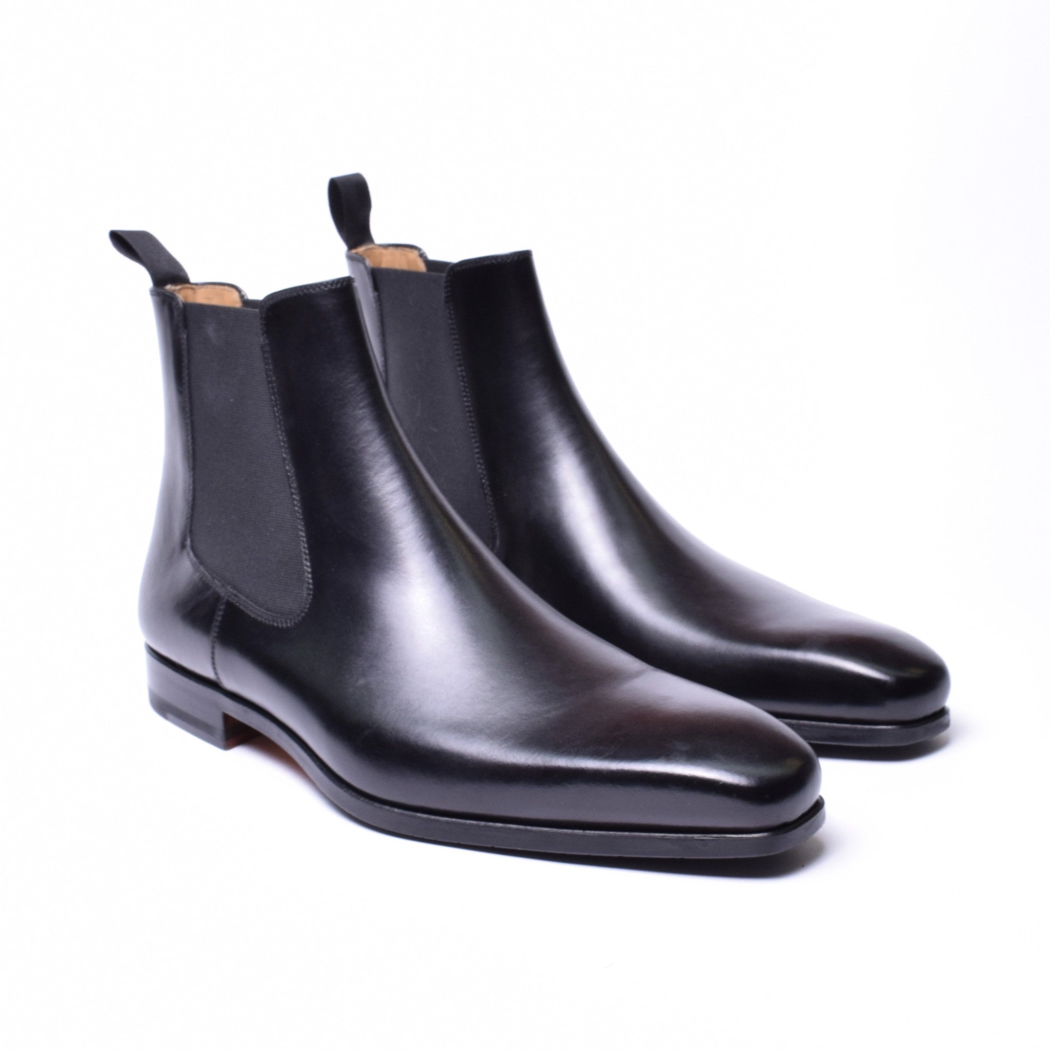 Rugged Urban Style: Jonathan Leather Chelsea Boot Magnanni